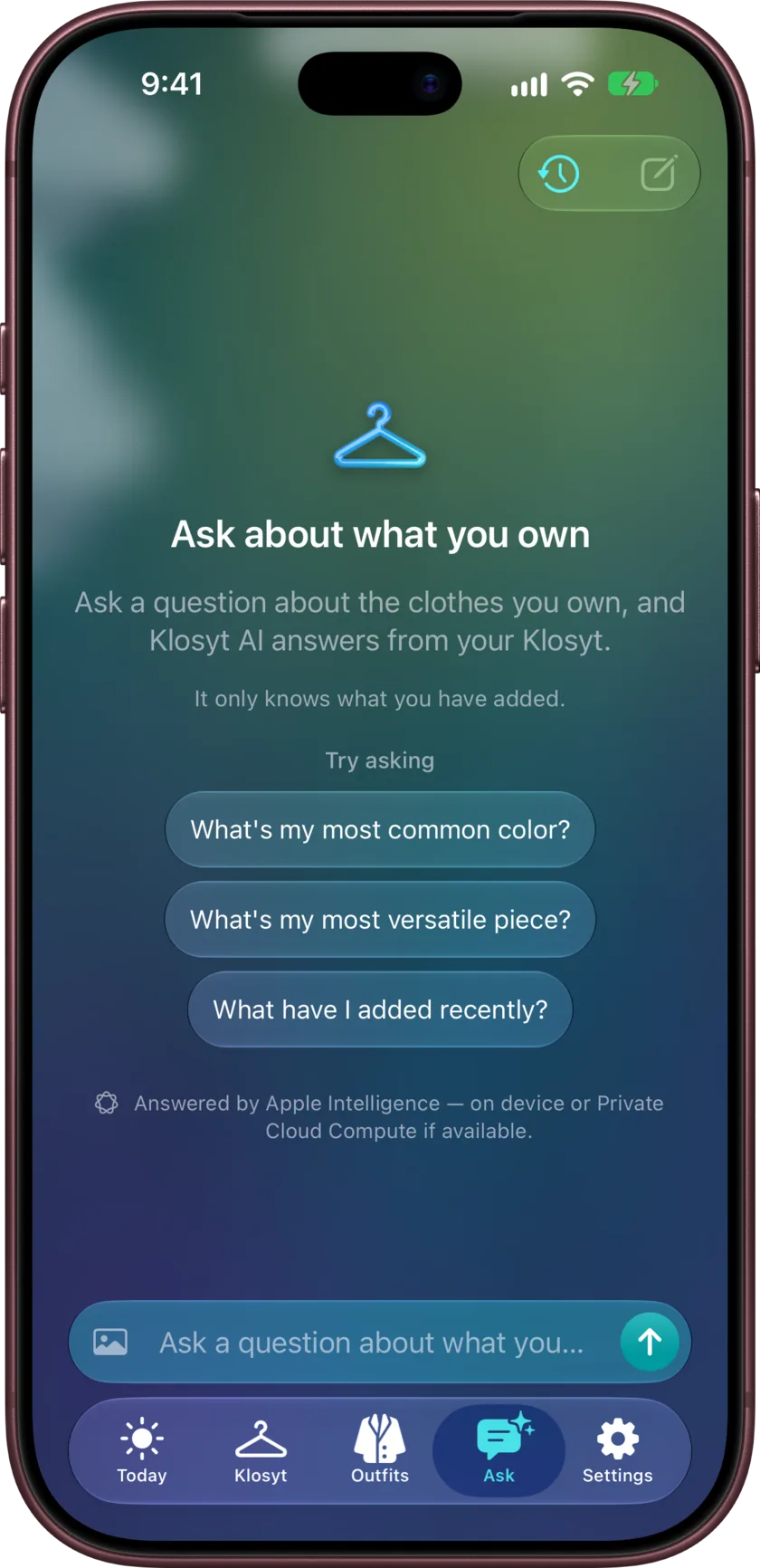 تبويب "اسأل" على iPhone قبل السؤال الأول: اقتراحات للنقر عليها، وحقل لطرح السؤال بكلماتك الخاصة